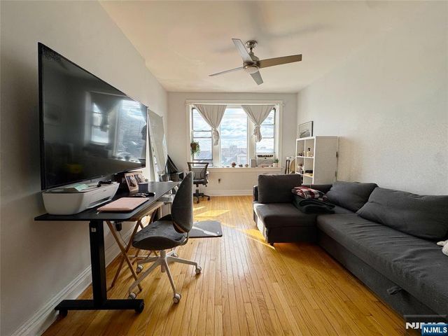 101 73rd Street 32, North Bergen, NJ 07047