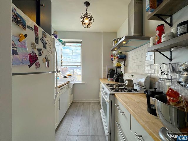 101 73rd Street 32, North Bergen, NJ 07047