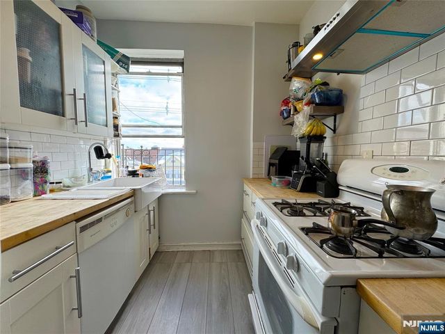 101 73rd Street 32, North Bergen, NJ 07047