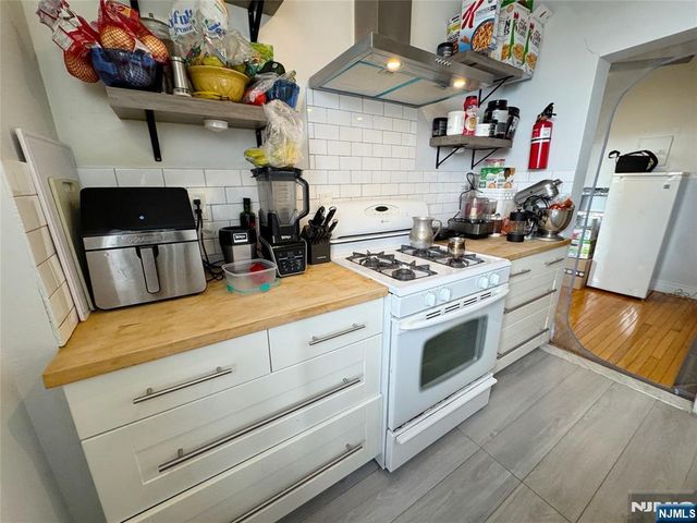 101 73rd Street 32, North Bergen, NJ 07047