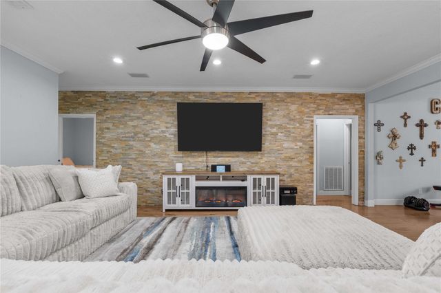 816 Sherwood Forest Drive, Dickinson, TX 77539