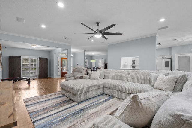 816 Sherwood Forest Drive, Dickinson, TX 77539