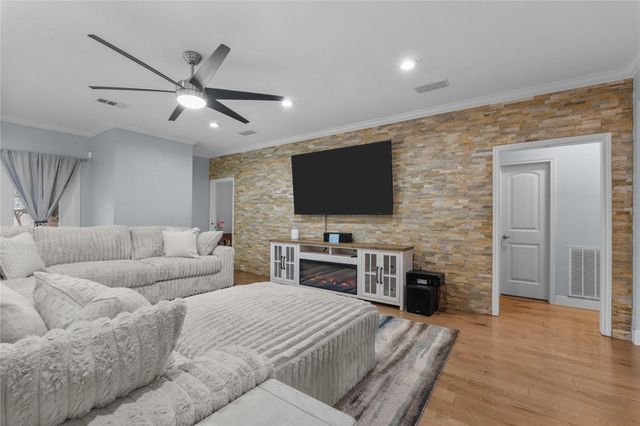 816 Sherwood Forest Drive, Dickinson, TX 77539