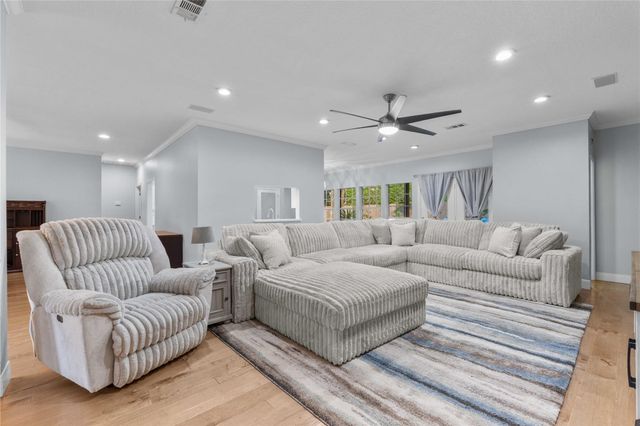 816 Sherwood Forest Drive, Dickinson, TX 77539