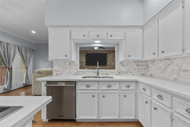 816 Sherwood Forest Drive, Dickinson, TX 77539