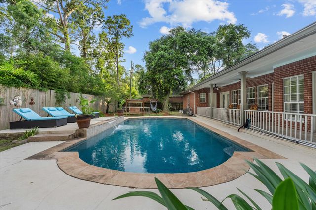 816 Sherwood Forest Drive, Dickinson, TX 77539