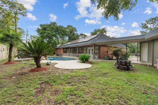 816 Sherwood Forest Drive, Dickinson, TX 77539