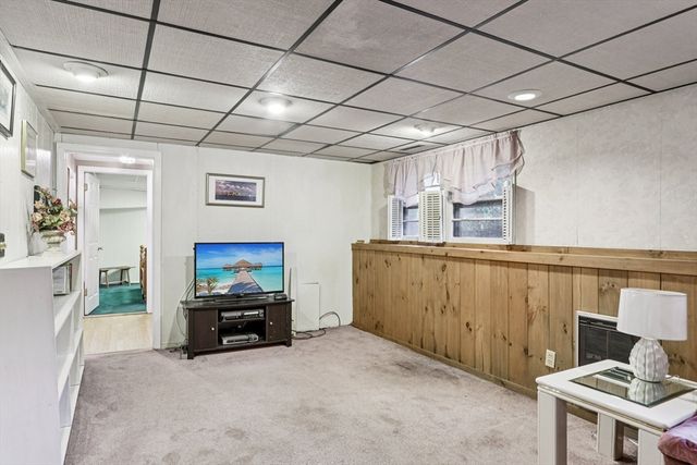 137 Peregrine Rd, Abington, MA 02351