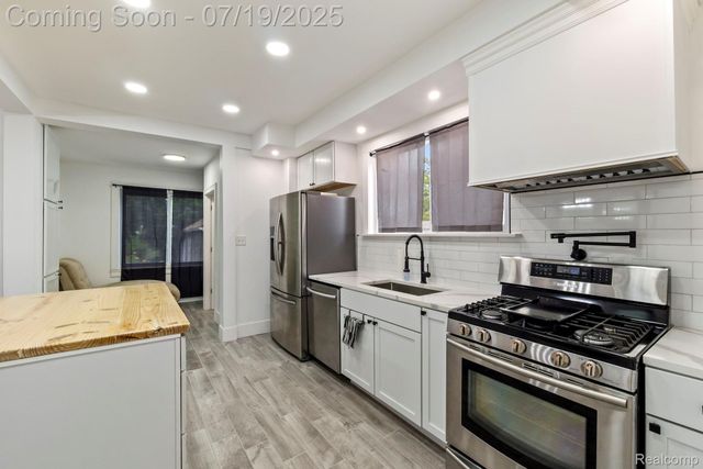 24342 Scott Street, Dearborn, MI 48124