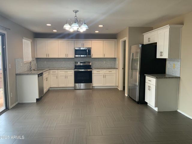 30546 N HONEYSUCKLE Drive, San Tan Valley, AZ 85143