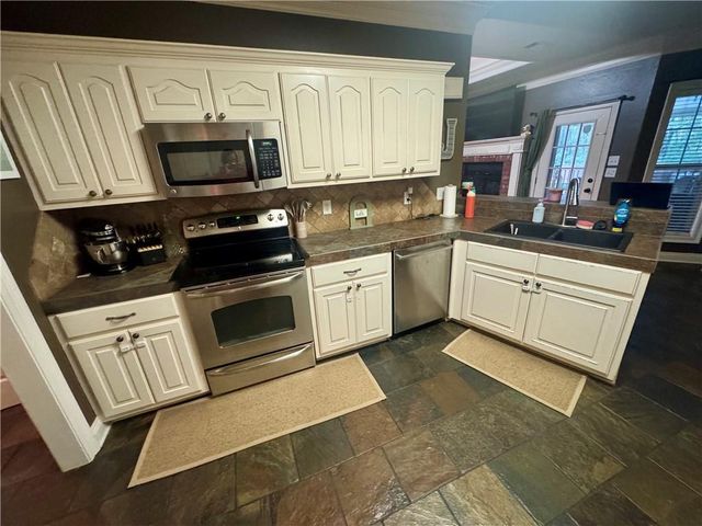 8 CEDAR CREST Drive, Pineville, LA 71360