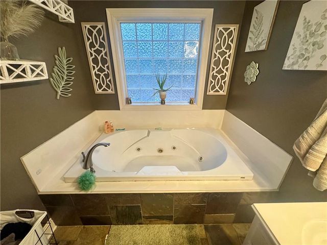 8 CEDAR CREST Drive, Pineville, LA 71360