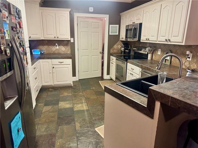 8 CEDAR CREST Drive, Pineville, LA 71360