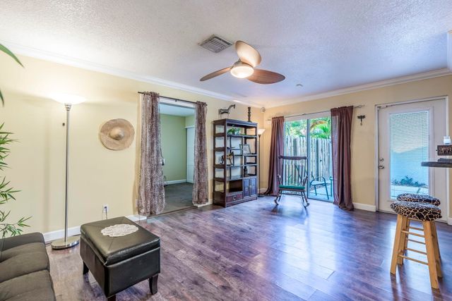 30 Crossings Circle B, Boynton Beach, FL 33435
