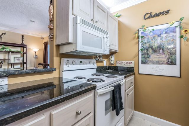 30 Crossings Circle B, Boynton Beach, FL 33435