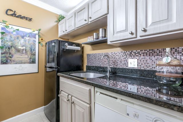 30 Crossings Circle B, Boynton Beach, FL 33435