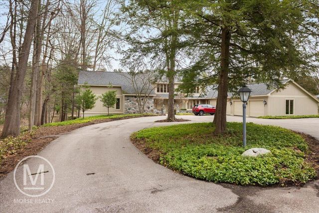 2050 Steketee Woods Lane Se, Cascade Twp, MI 49546