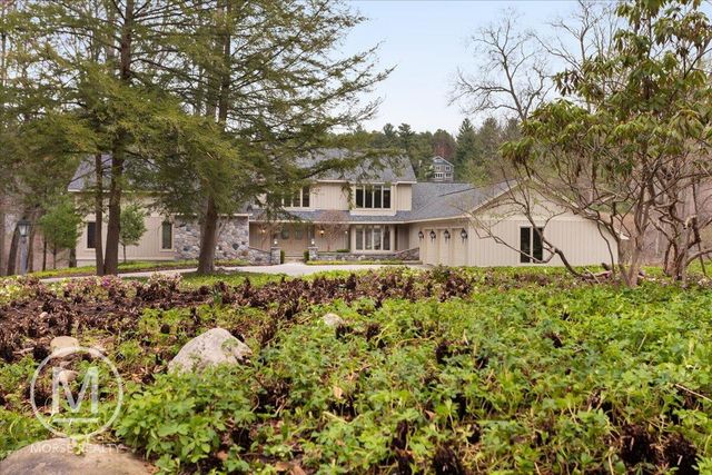 2050 Steketee Woods Lane Se, Cascade Twp, MI 49546