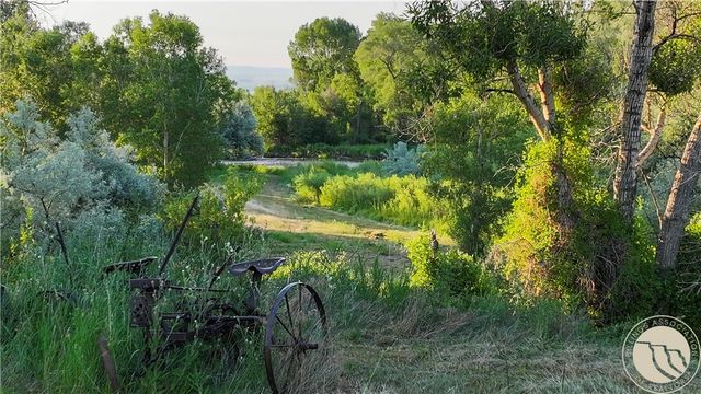 9786 US Highway 212, Joliet, MT 59041