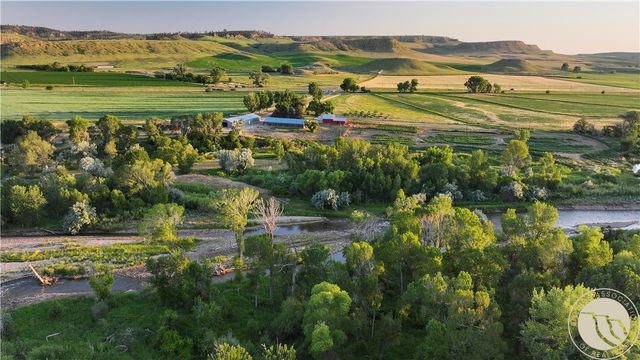 9786 US Highway 212, Joliet, MT 59041