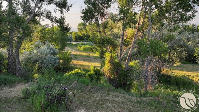 9786 US Highway 212, Joliet, MT 59041