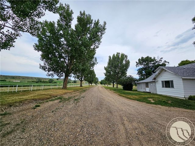 9786 US Highway 212, Joliet, MT 59041