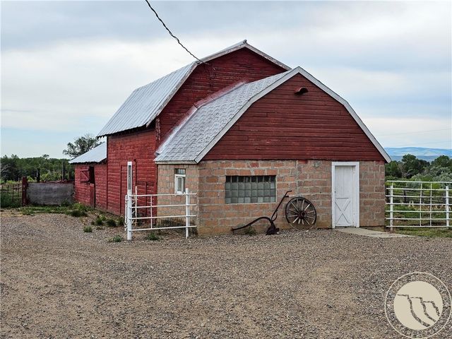 9786 US Highway 212, Joliet, MT 59041