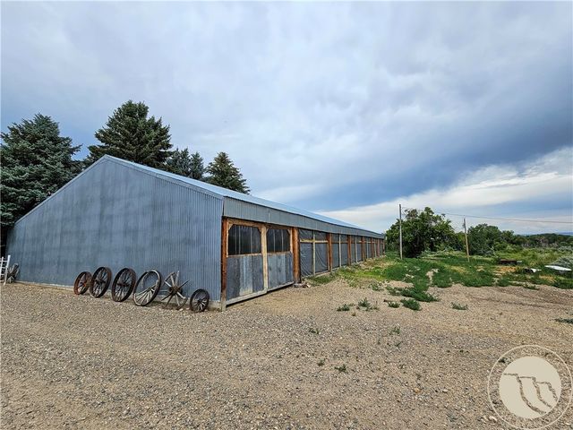 9786 US Highway 212, Joliet, MT 59041