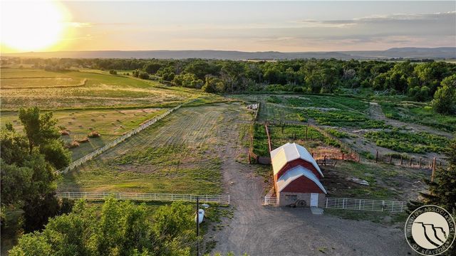 9786 US Highway 212, Joliet, MT 59041