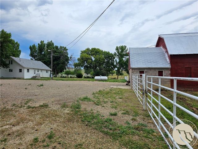 9786 US Highway 212, Joliet, MT 59041