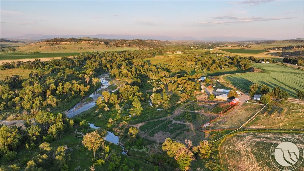 9786 US Highway 212, Joliet, MT 59041