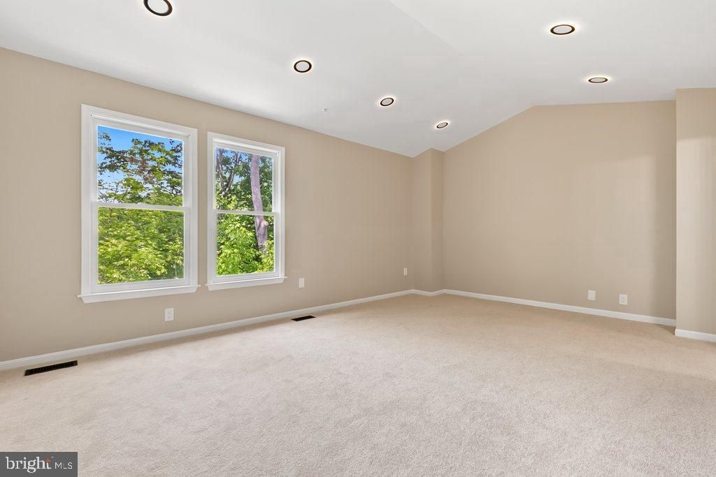 Image 13 of property listing at 3742 COLLEGE AVE #E1, Ellicott City, MD 21043