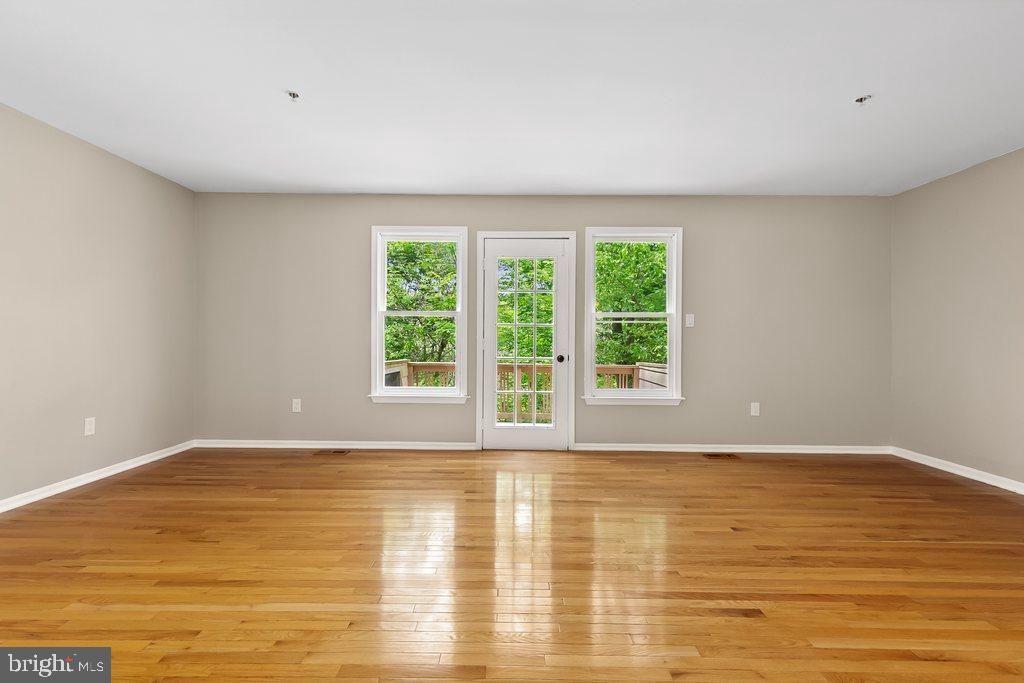 Image 4 of property listing at 3742 COLLEGE AVE #E1, Ellicott City, MD 21043