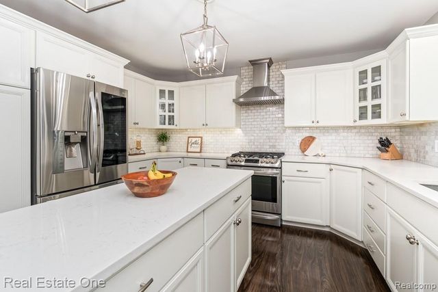582 Bloomer Ridge Drive, Rochester, MI 48307