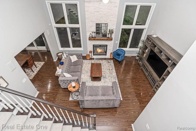 582 Bloomer Ridge Drive, Rochester, MI 48307