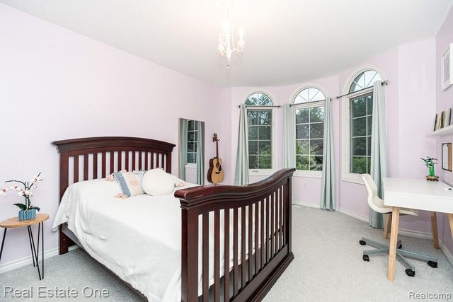 582 Bloomer Ridge Drive, Rochester, MI 48307