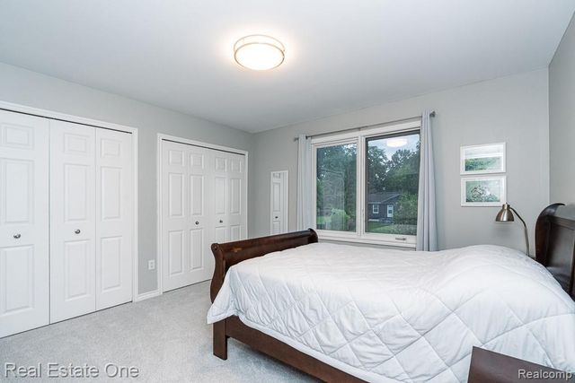 582 Bloomer Ridge Drive, Rochester, MI 48307