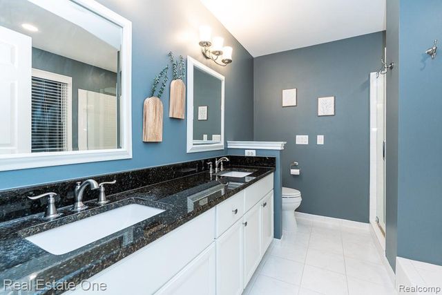 582 Bloomer Ridge Drive, Rochester, MI 48307