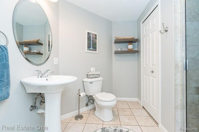 582 Bloomer Ridge Drive, Rochester, MI 48307