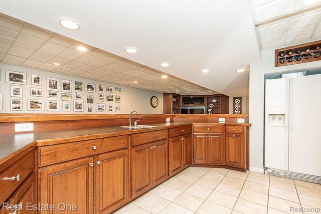 582 Bloomer Ridge Drive, Rochester, MI 48307