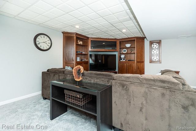 582 Bloomer Ridge Drive, Rochester, MI 48307