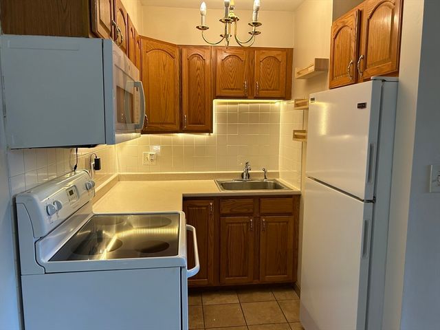 16 Arizona Ter 4, Arlington, MA 02474