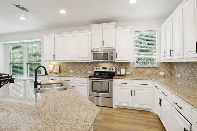 107 Meadow View Drive, Mckinney, TX 75071