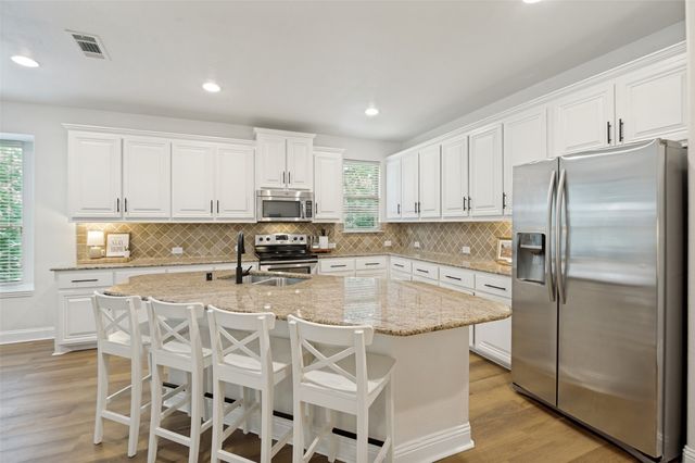 107 Meadow View Drive, Mckinney, TX 75071