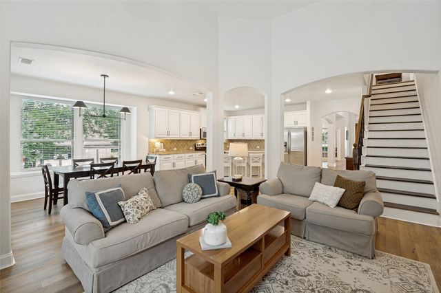 107 Meadow View Drive, Mckinney, TX 75071