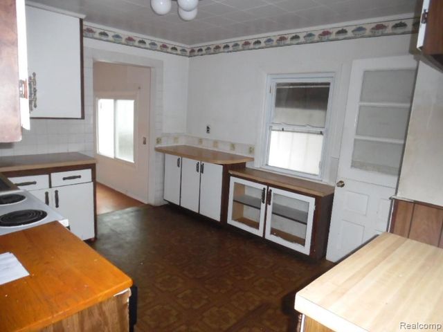 26338 Wolverine Street, Madison Heights, MI 48071