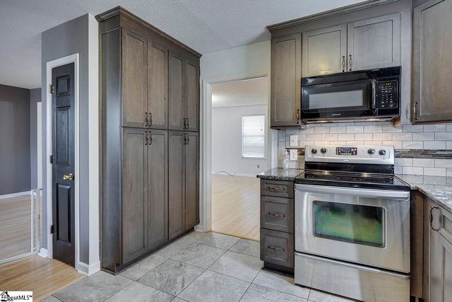 1301 Winding Way, Taylors, SC 29687