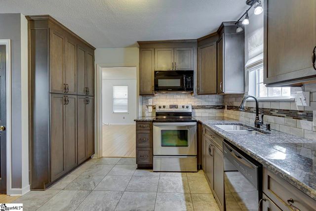 1301 Winding Way, Taylors, SC 29687