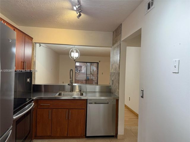 20800 NE 8th Court 206-17, Miami, FL 33179