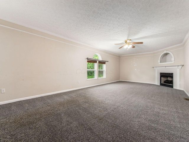 124 Long Hollow Drive, Pataskala, OH 43062